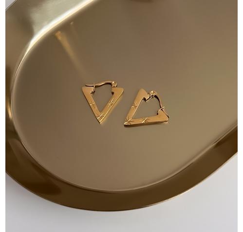 Триъгълни обеци с гравиран блясък