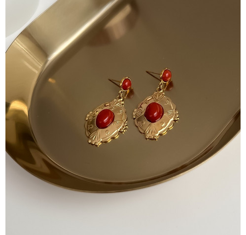 Винтидж обеци с червен детайл