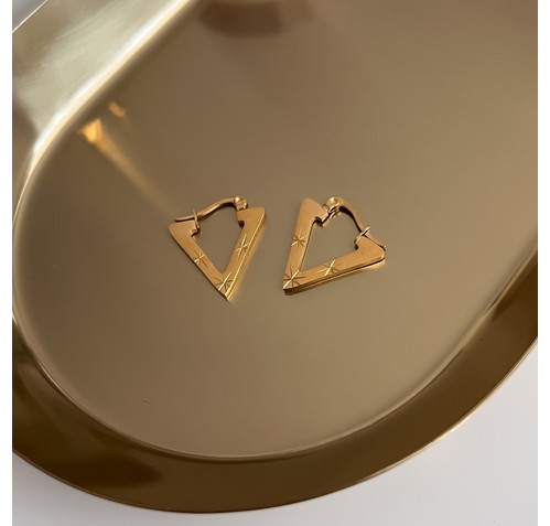 Триъгълни обеци с гравиран блясък